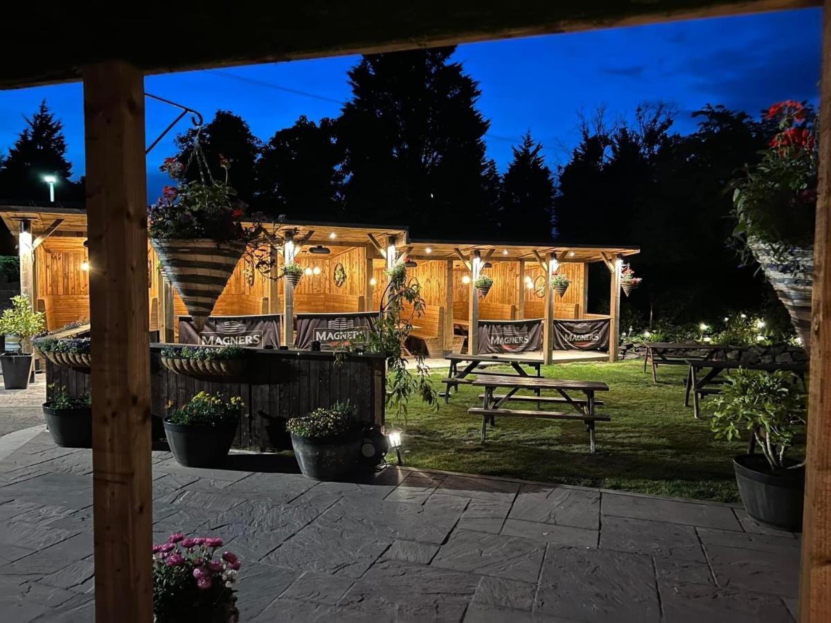 The Hinds Head Hotel Чорли Екстериор снимка